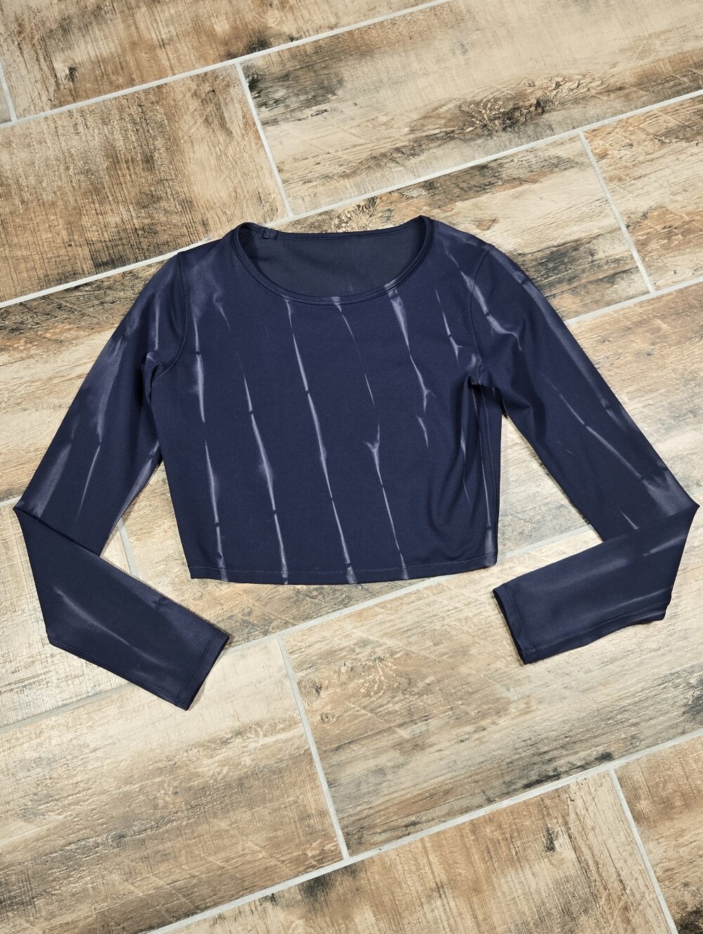 Lululemon Wunder Train Crop Long Sleeve Top Size XS Navy Fade Stripe Pattern